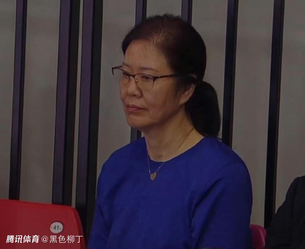 校花夹震蛋上课被调教